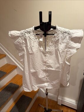 GAP White V-Neck Button Flutter Sleeve Blouse with lovely eyelet NWT Size XXL
